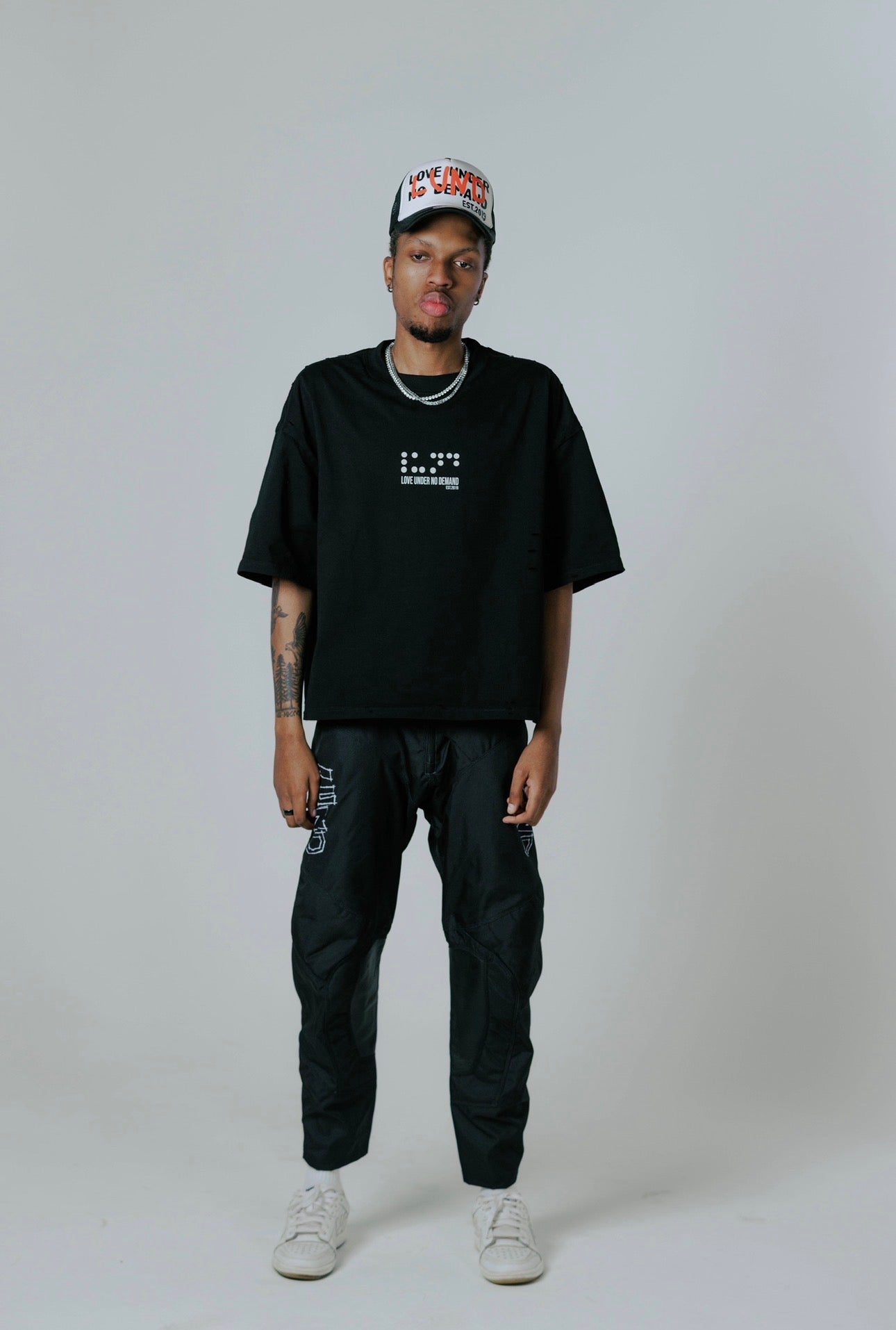 IN HOUSE STAPLE BLACK TEE